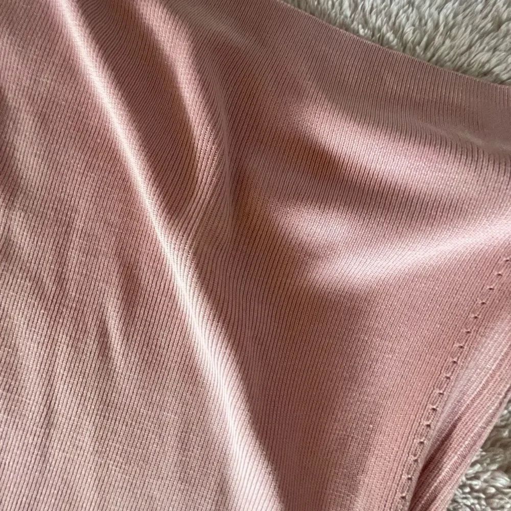 Pink  turtleneck - Picture 3 of 3